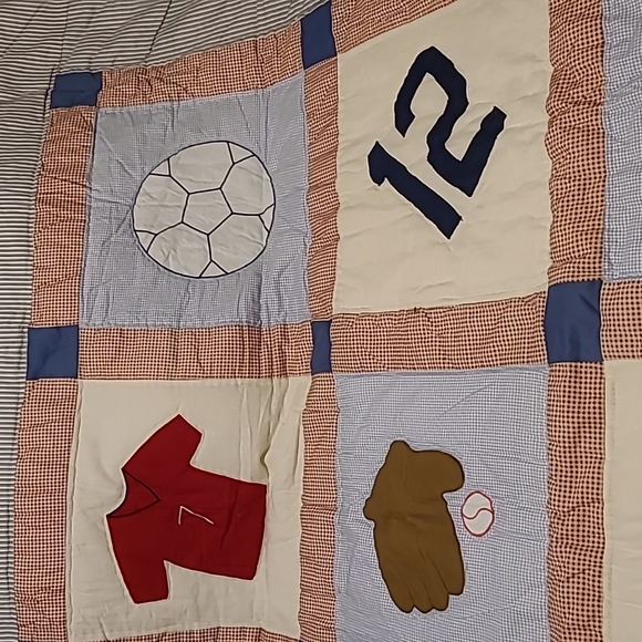 Lid'l Dolly's Sports Quilt - Picture 3 of 16